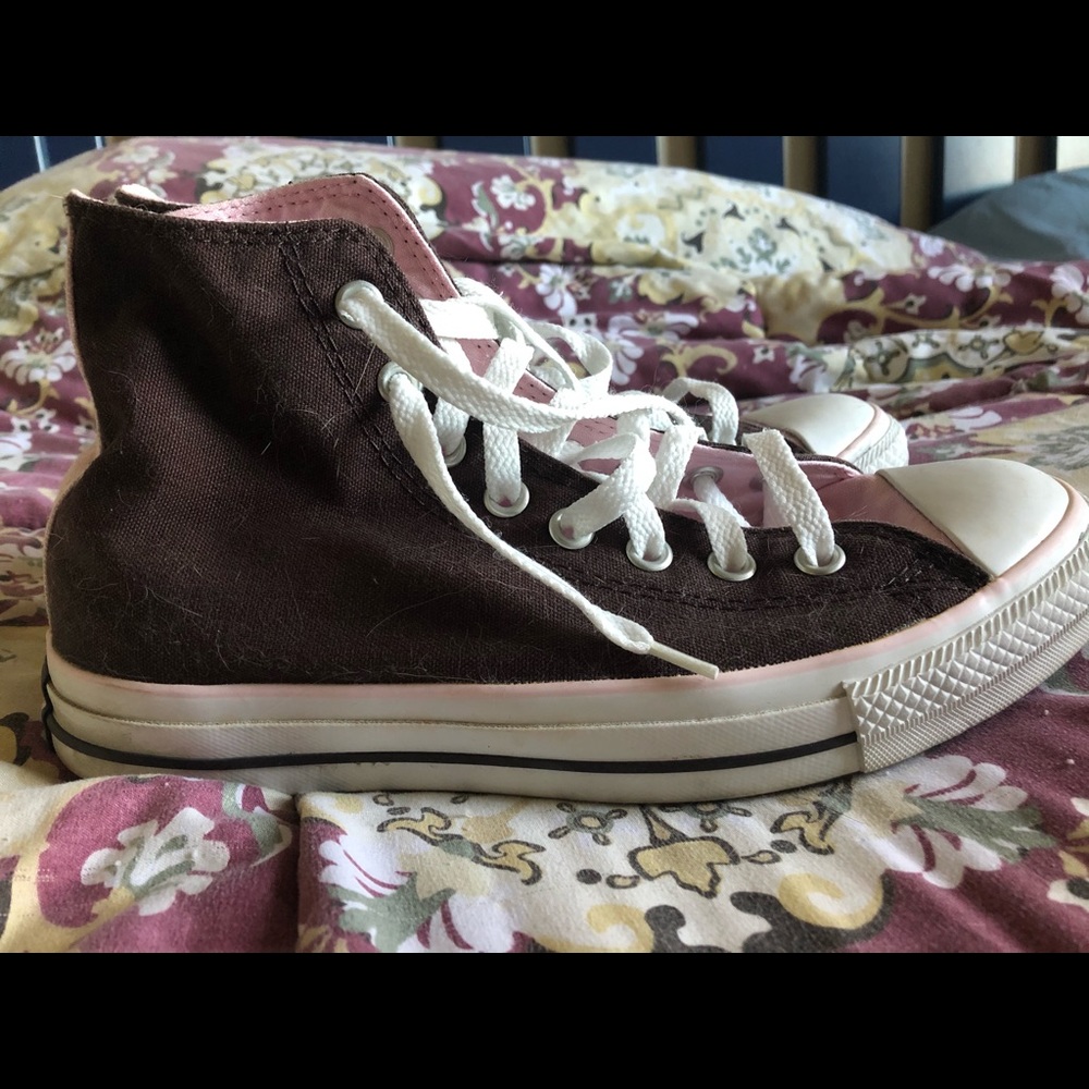 Women’s size 9 brown and pink converse